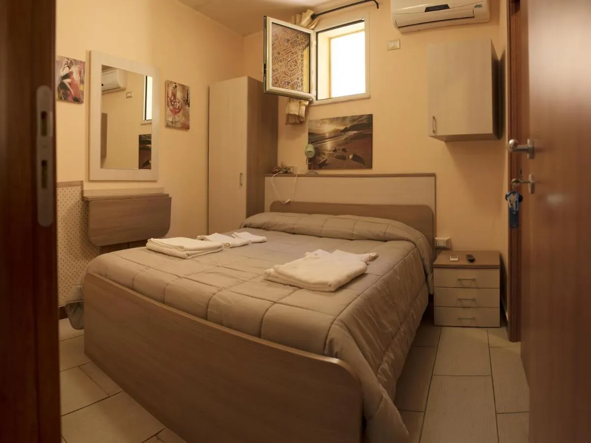 Golden Dreams B&B Reggio Calabria 0*,  Italia